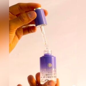 Tatcha Gold Camellia Beauty Oil NIB 1oz
Nourishing 23k Gold Oil